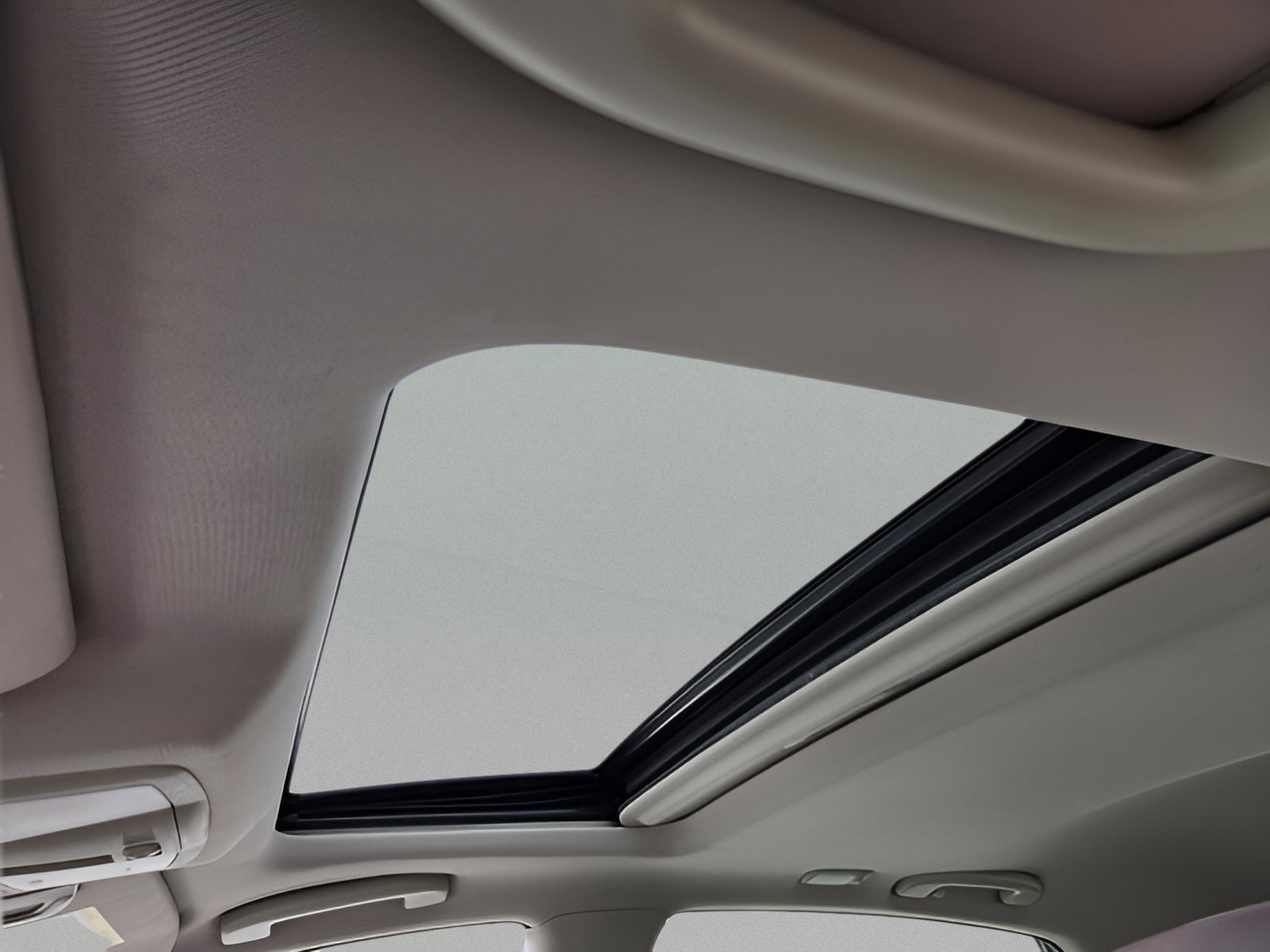 Used 2017 INFINITI QX50 AWD w/ Premium Plus Package image 16