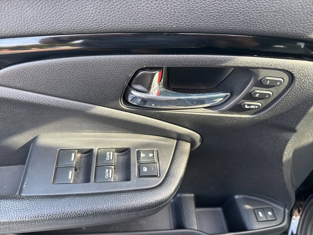 Used 2016 Honda Pilot Touring image 31