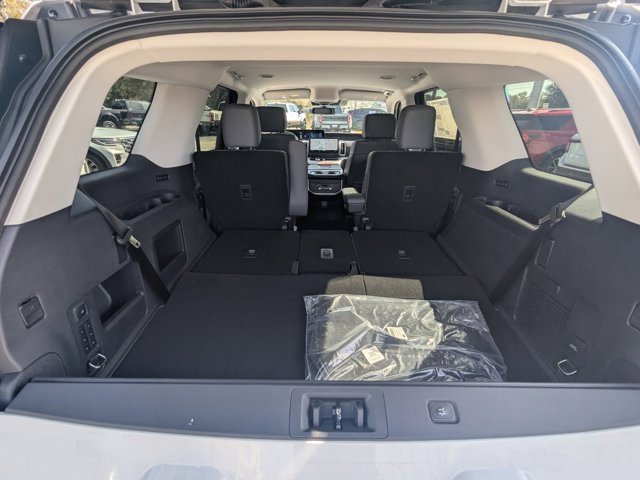 New 2026 Ford Expedition Active image 14