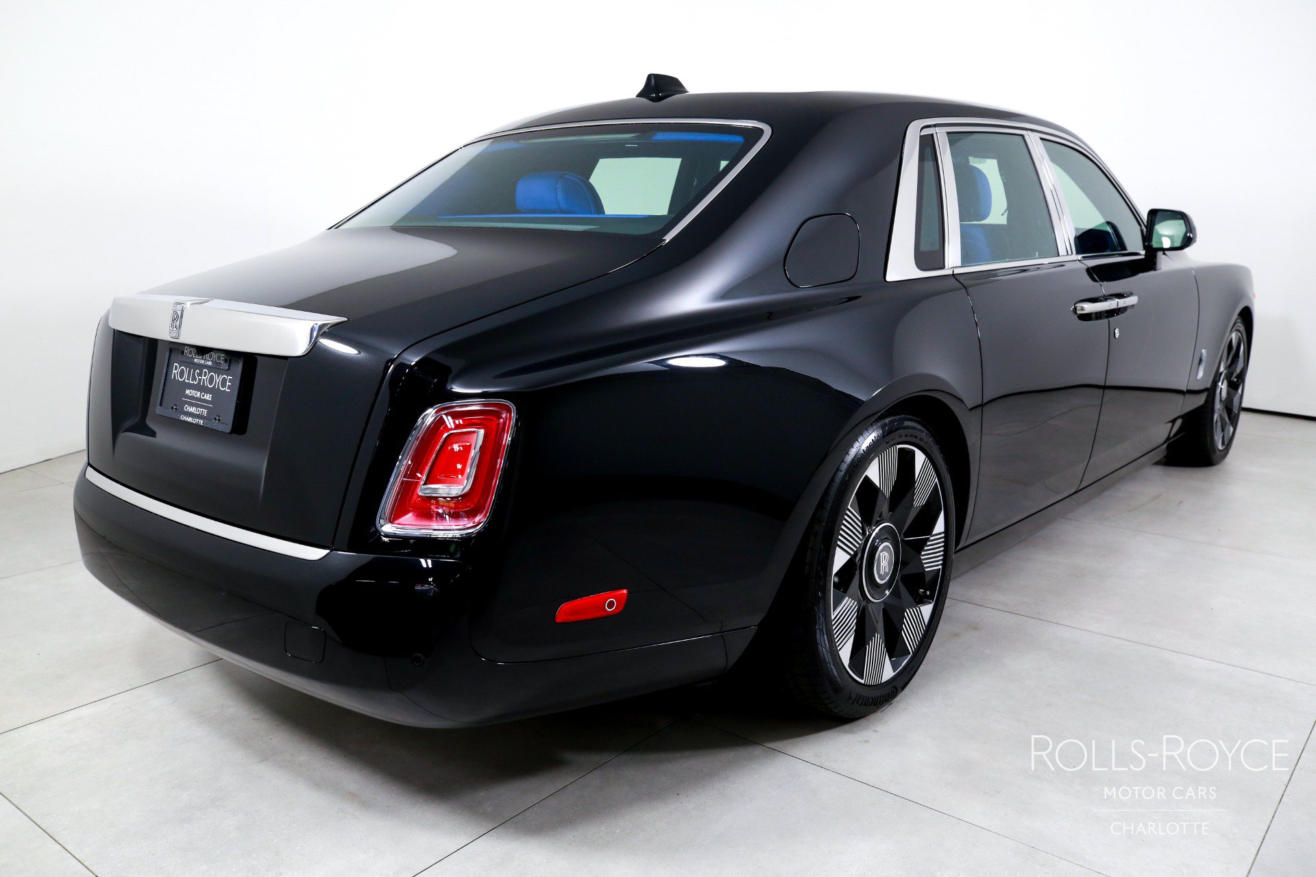 New 2027 Rolls-Royce Phantom Sedan RWD image 2