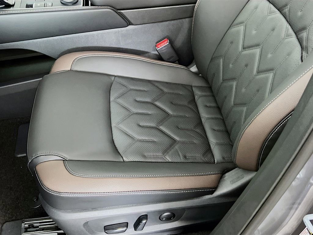 New 2026 Nissan Pathfinder Platinum image 17