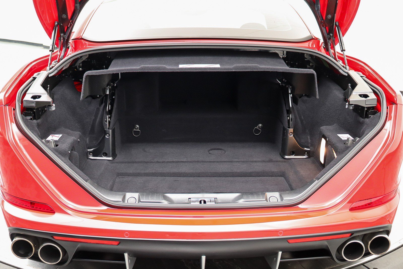 Used 2016 Ferrari California T RWD image 27