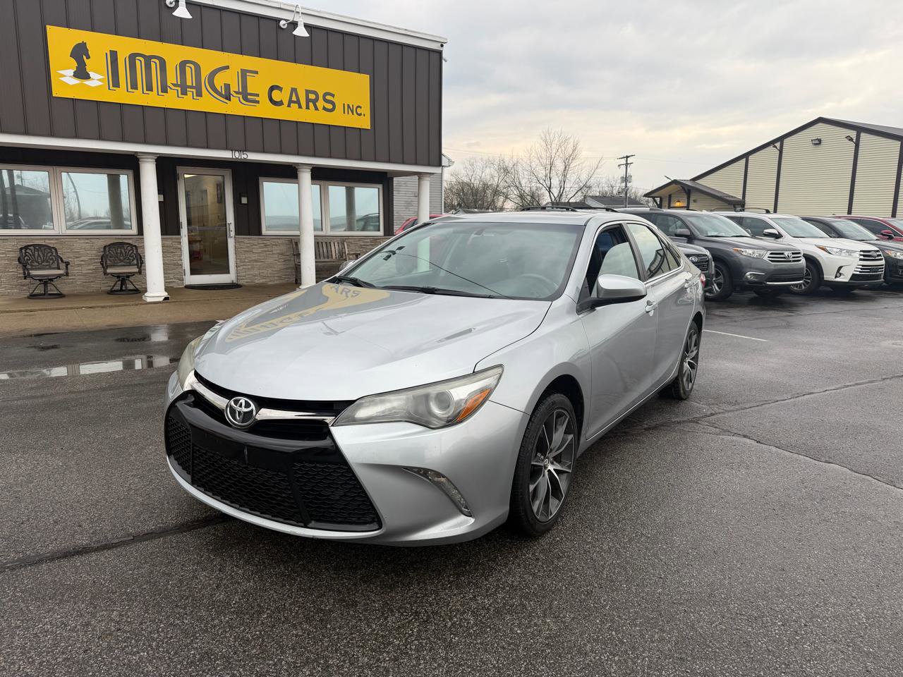 Used 2017 Toyota Camry XSE w/ Moonroof Package image 2