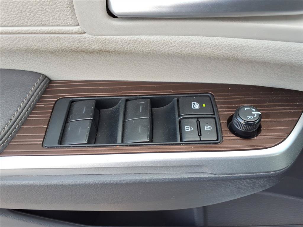 Certified 2023 Toyota Sienna XLE FWD image 21
