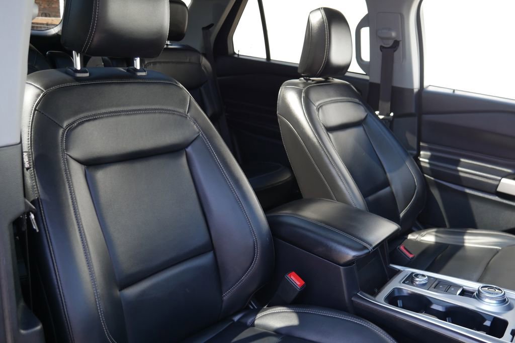 Used 2021 Ford Explorer XLT w/ Equipment Group 202A AWD/4WD image 24