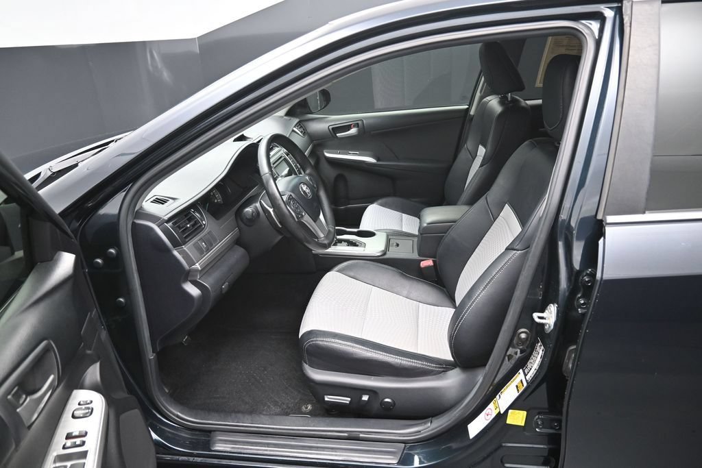 Used 2012 Toyota Camry SE FWD image 9