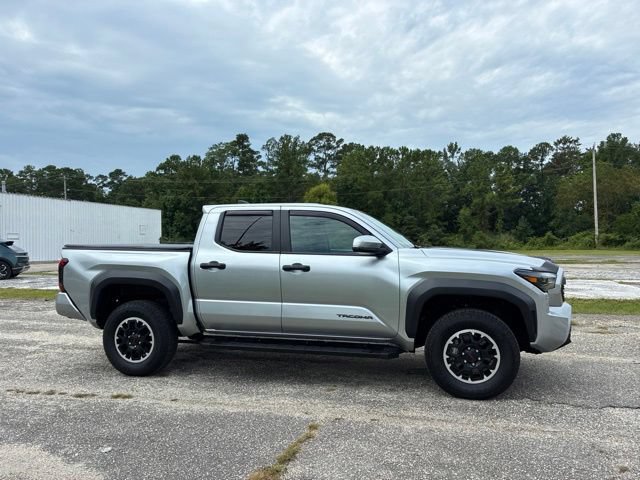 Used 2025 Toyota Tacoma TRD Off-Road w/ TRD Off Road Upgrade Package AWD/4WD image 2