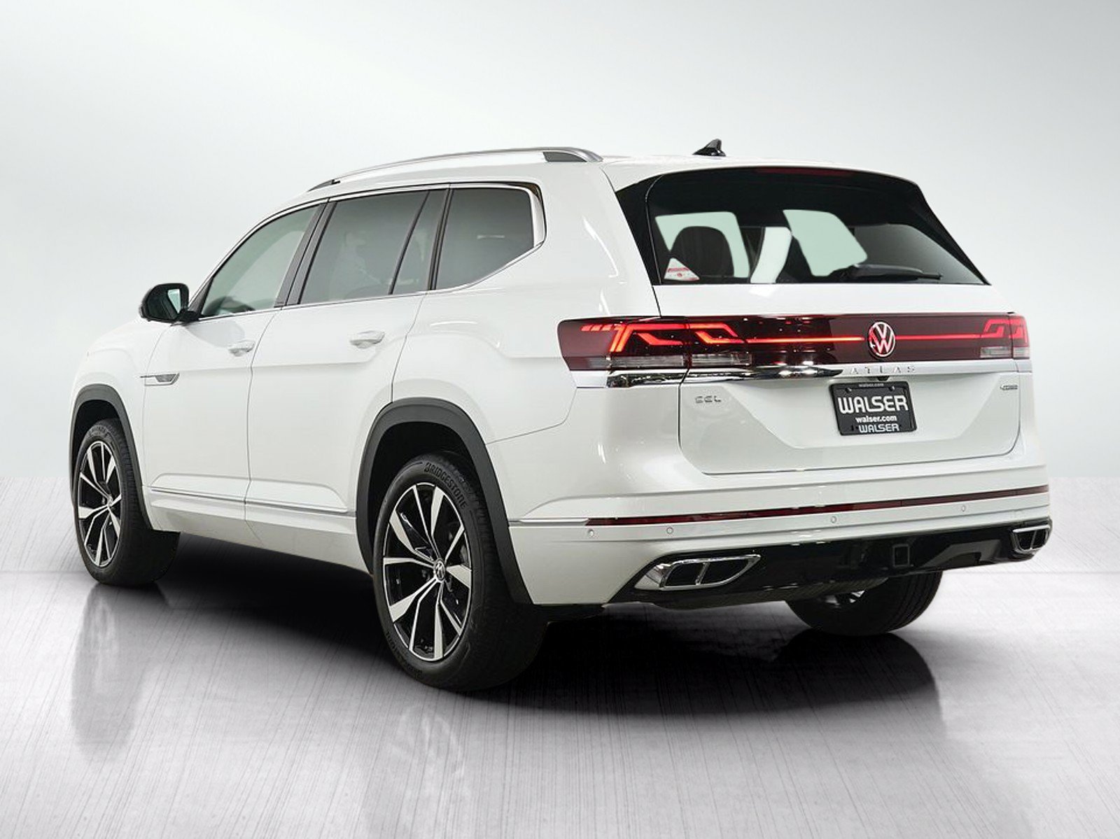 Used 2025 Volkswagen Atlas SEL Premium R-Line AWD/4WD image 3