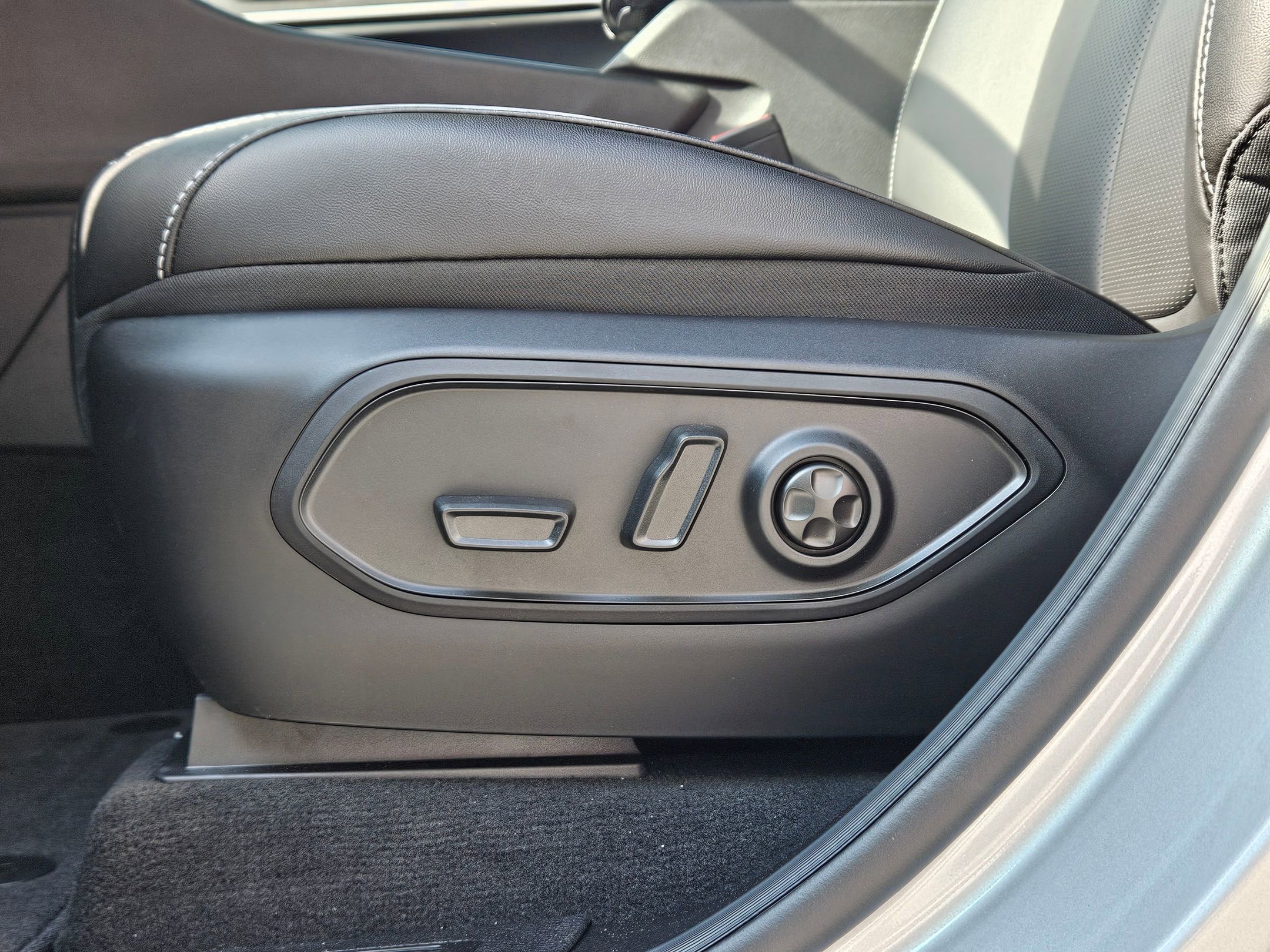 New 2025 Jeep Grand Cherokee L Limited w/ Luxury Tech Group II image 19