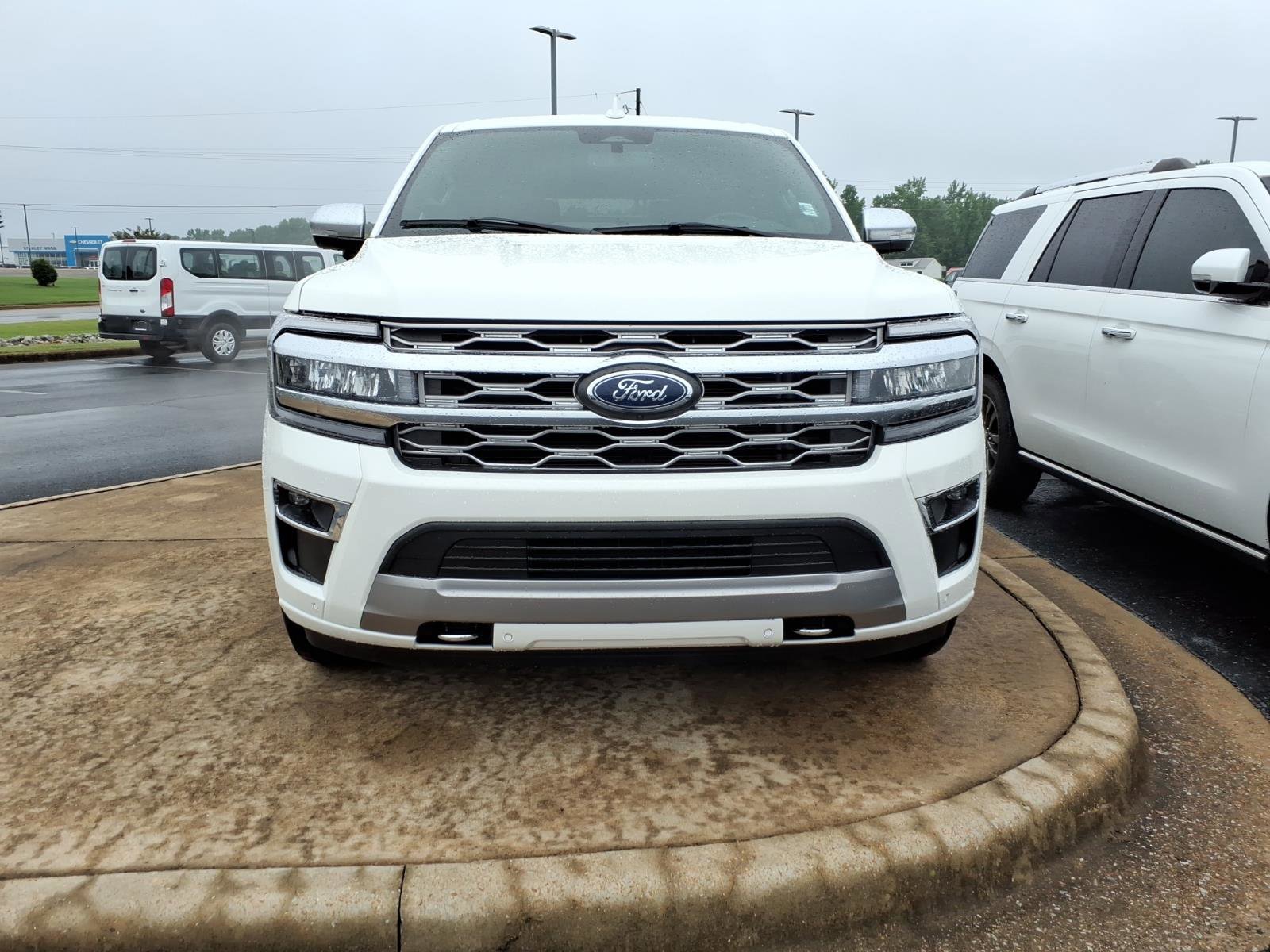 Used 2022 Ford Expedition Platinum AWD/4WD image 2