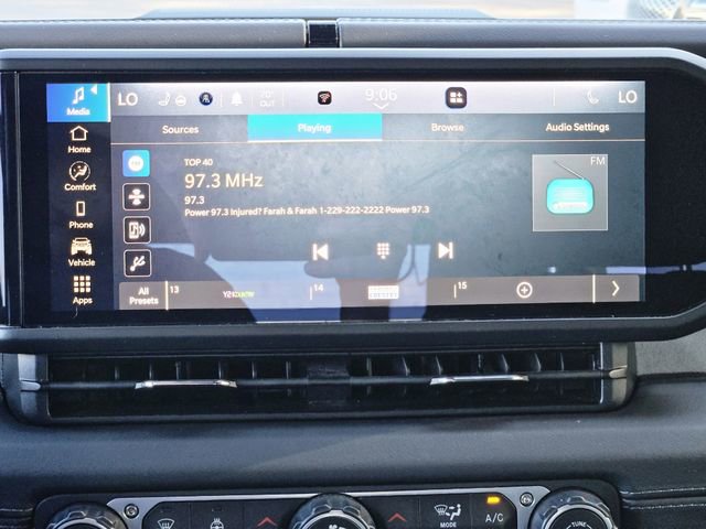 Used 2025 Jeep Wrangler Sahara image 23