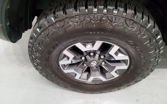 Used 2016 Toyota Tacoma TRD Off-Road image 33