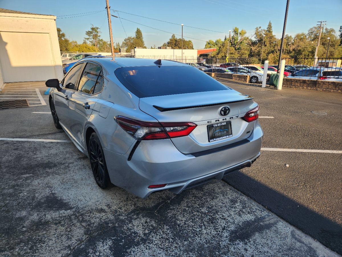 Used 2021 Toyota Camry SE w/ Carpet Mat Package (TMS) FWD image 3