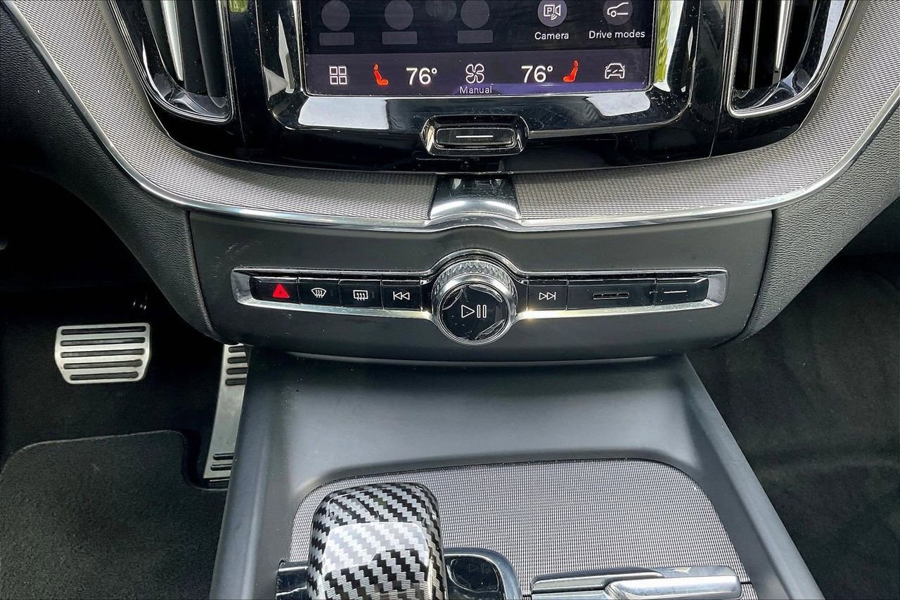 Used 2022 Volvo XC60 B5 R-Design w/ Advanced Package image 19