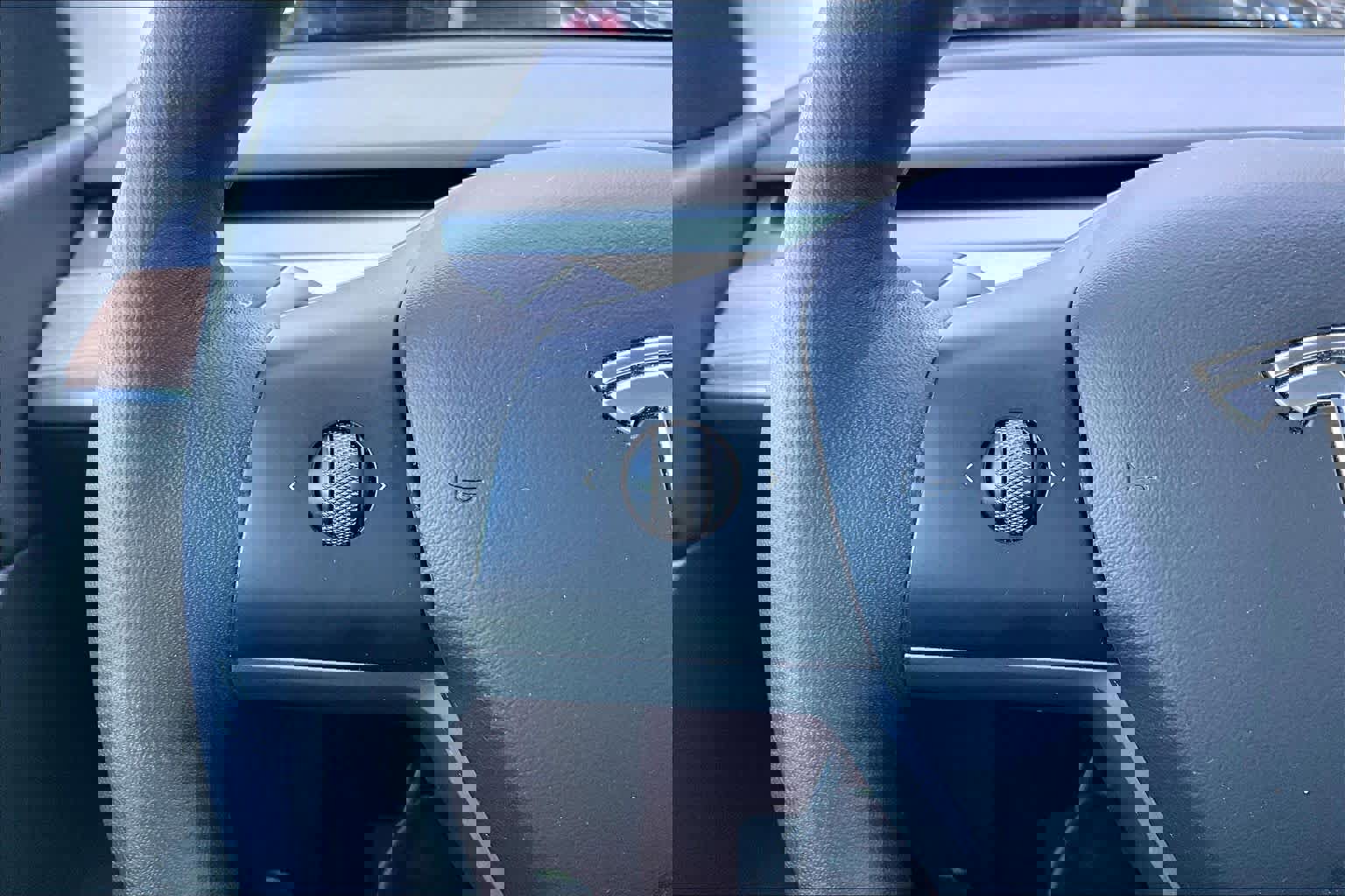 Used 2022 Tesla Model Y Long Range image 23