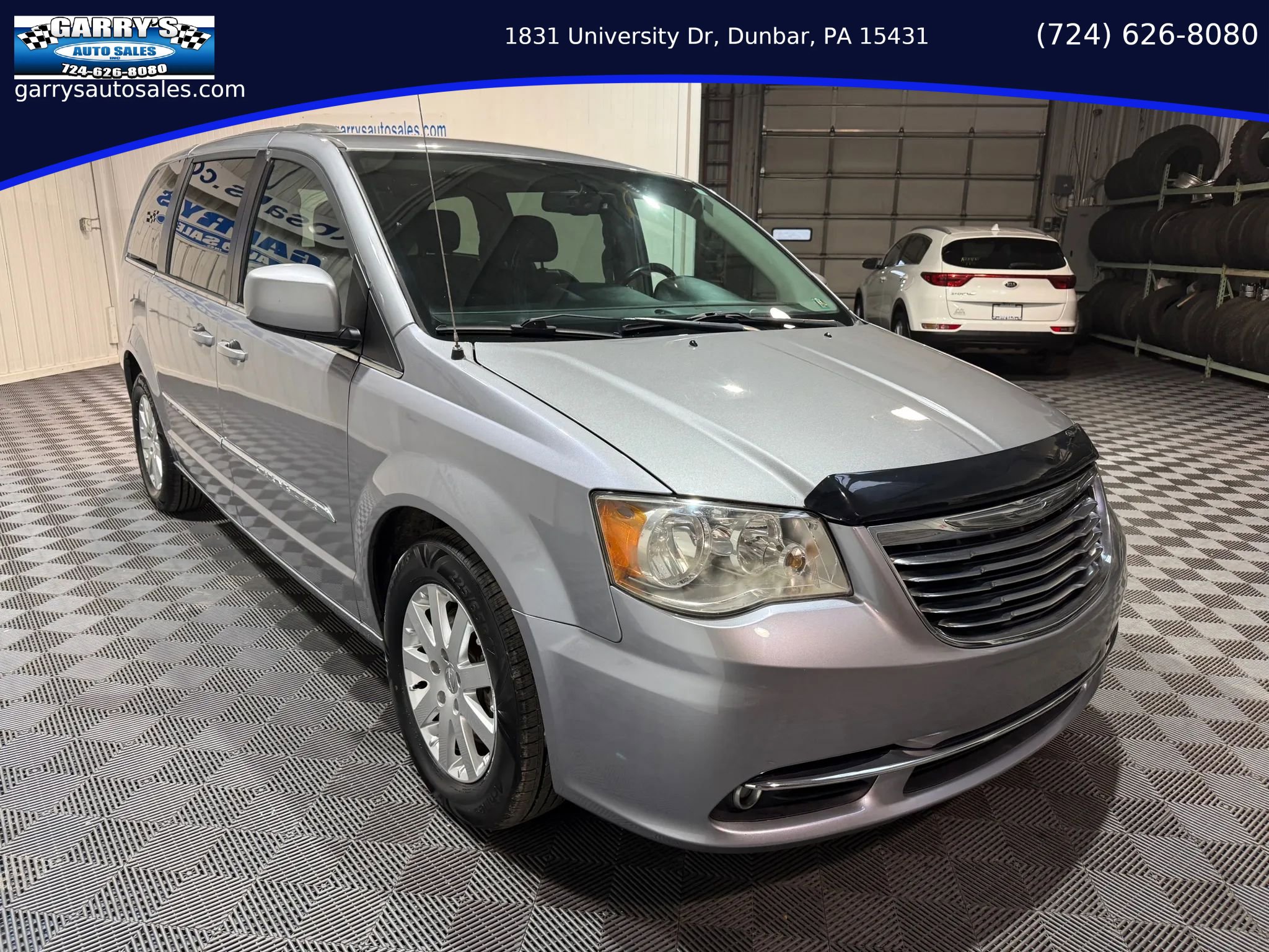 Used 2014 Chrysler Town & Country Touring FWD image 3