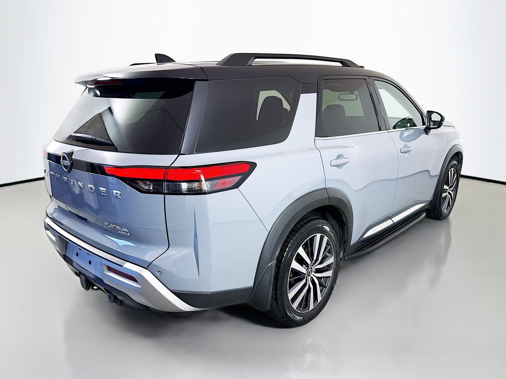 Used 2022 Nissan Pathfinder Platinum w/ Cargo Package image 7