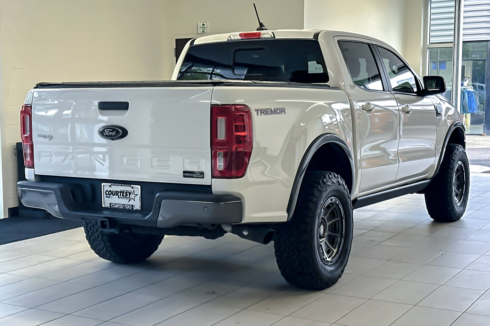 Used 2023 Ford Ranger Lariat w/ Tremor Off-Road Package AWD/4WD image 4