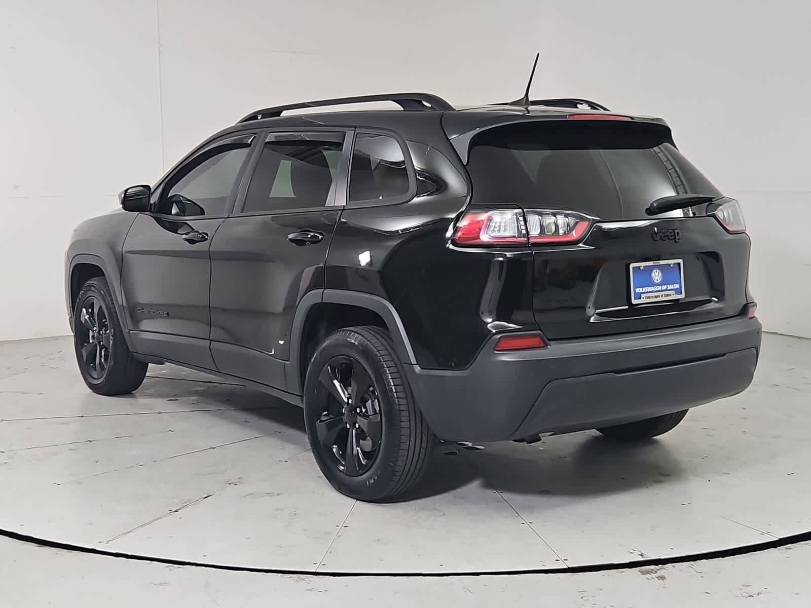 Used 2019 Jeep Cherokee Latitude Plus AWD/4WD image 4