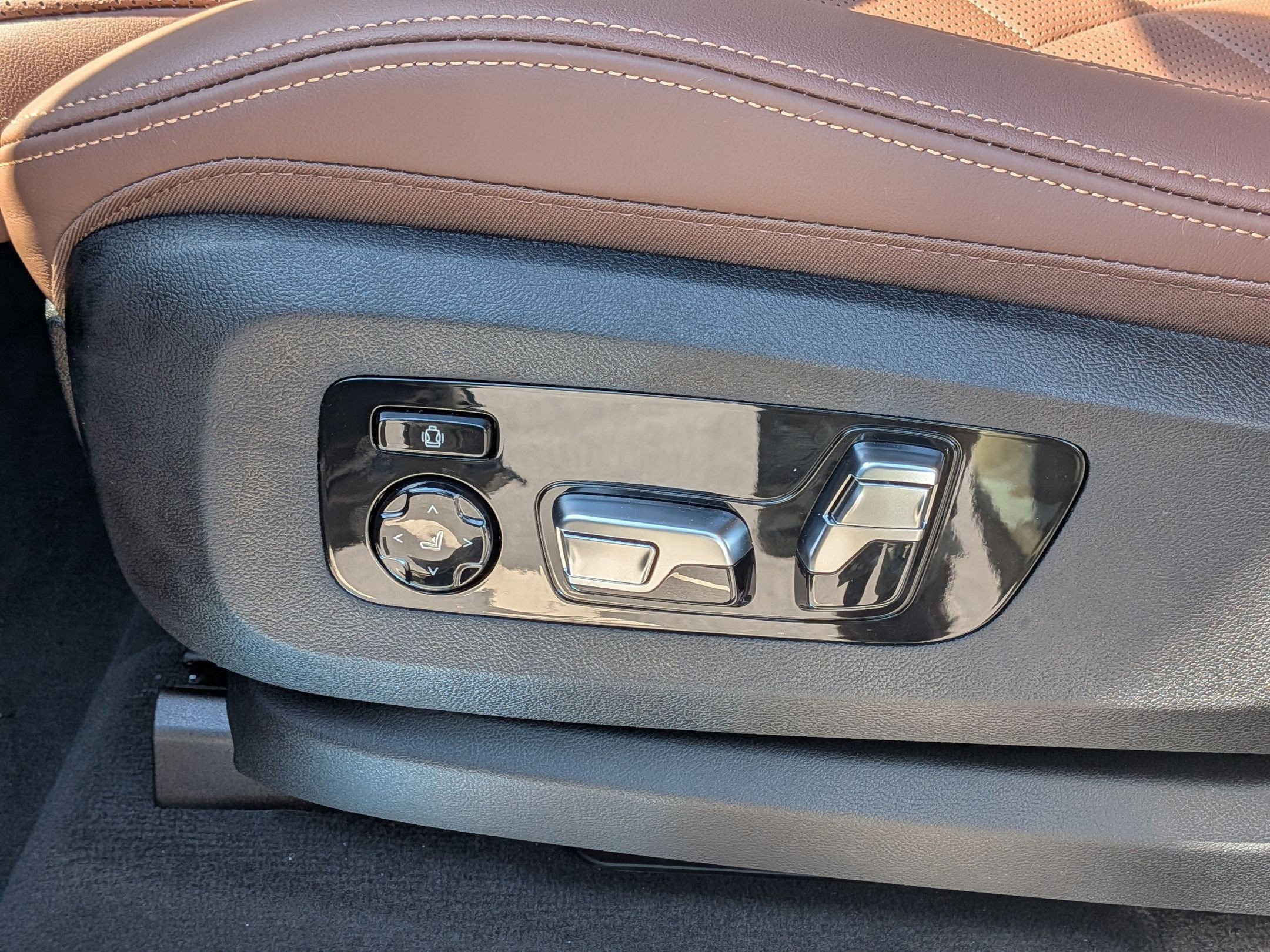 New 2026 BMW X5 xDrive50e AWD/4WD image 16