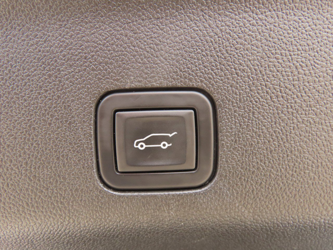 Used 2023 Chevrolet Suburban RST w/ Luxury Package RWD image 10