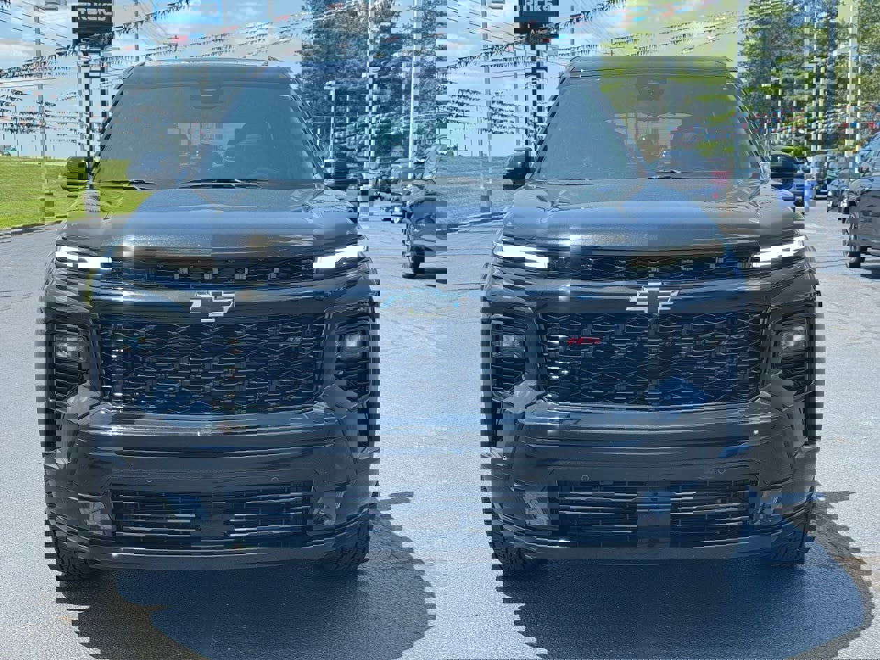 Used 2024 Chevrolet Traverse RS image 2