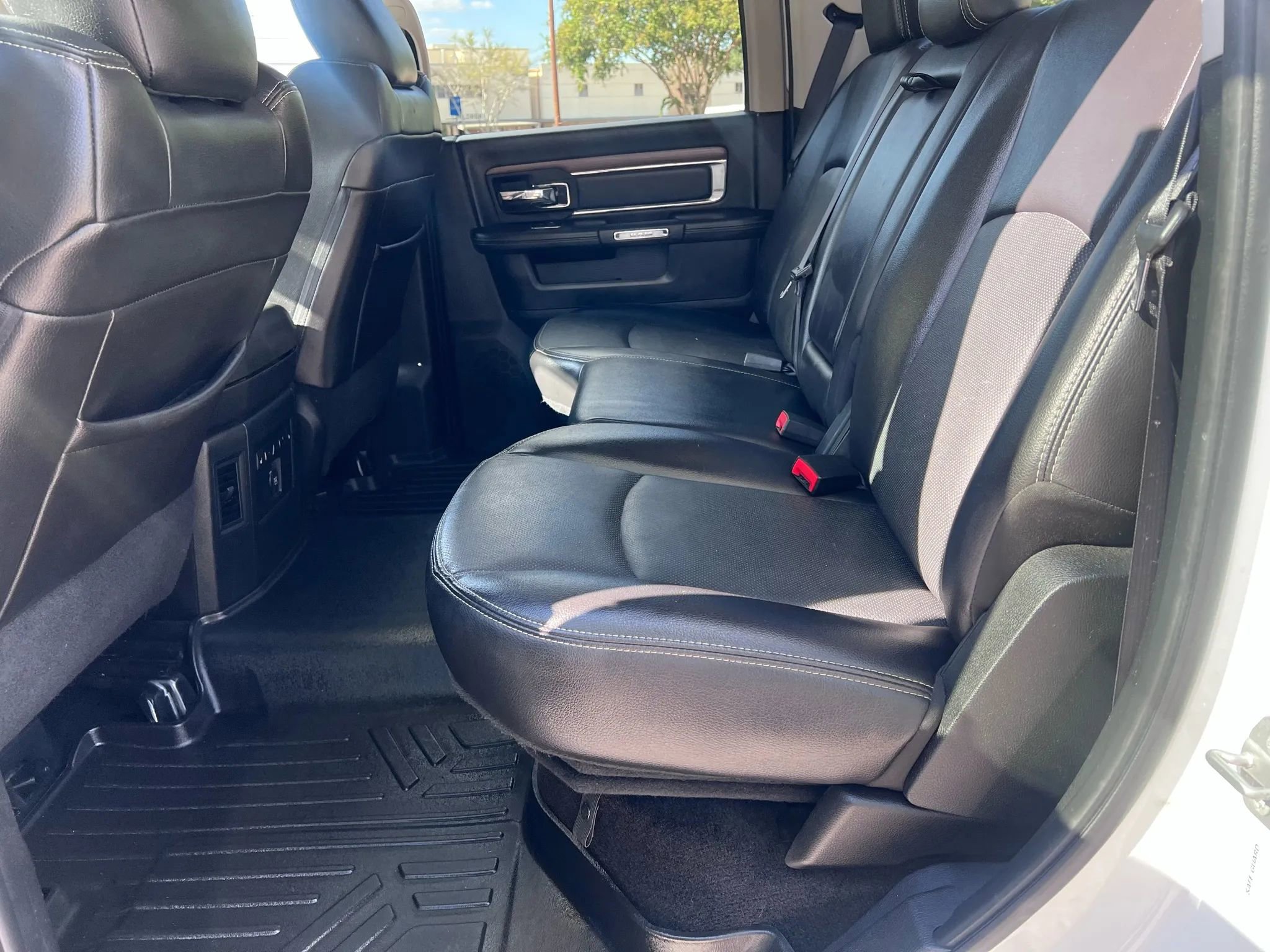 Used 2017 RAM 2500 Laramie w/ Convenience Group image 10