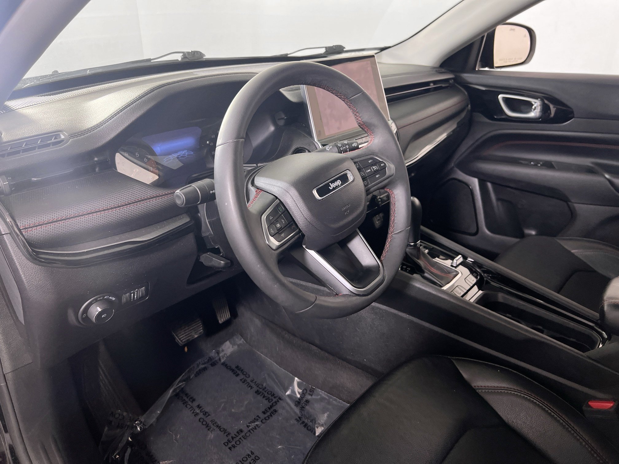 Used 2022 Jeep Compass Trailhawk AWD/4WD image 9