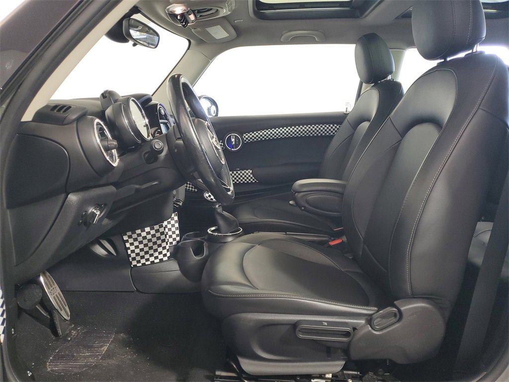 Used 2019 MINI Cooper 2-Door Hardtop image 11