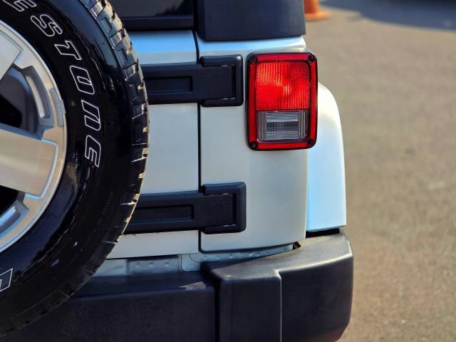 Used 2008 Jeep Wrangler Unlimited Sahara AWD/4WD image 10