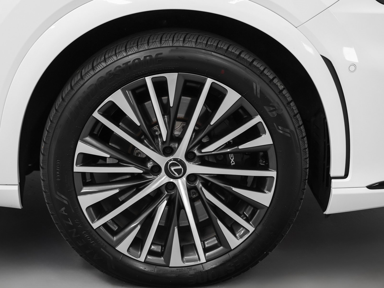 Used 2023 Lexus RX 500h F Sport image 16