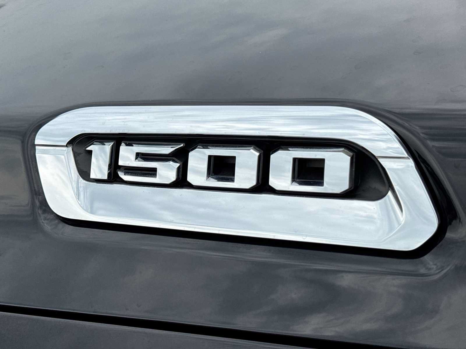 Used 2019 RAM 1500 Laramie AWD/4WD image 12