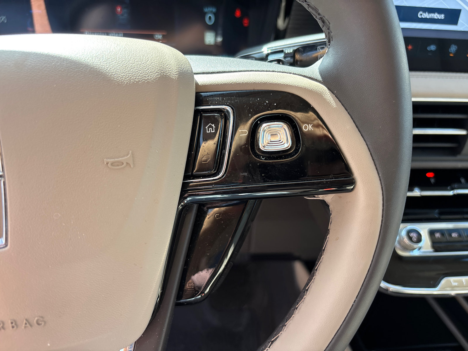 Certified 2023 Lincoln Corsair AWD w/ Rear Removable Package Tray image 18