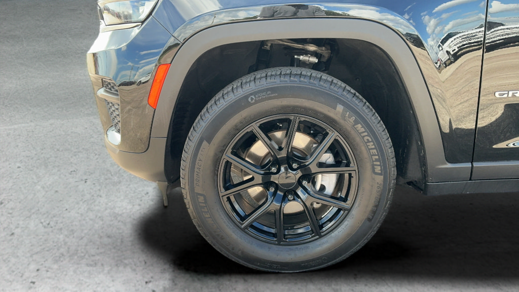 Used 2025 Jeep Grand Cherokee Laredo X RWD image 25