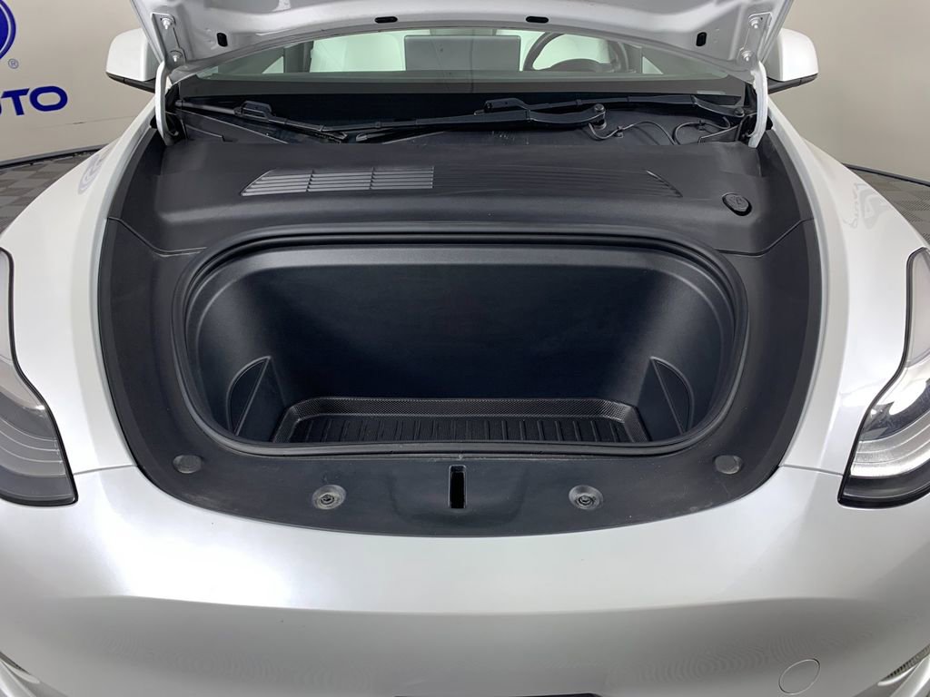 Used 2020 Tesla Model Y Long Range image 11