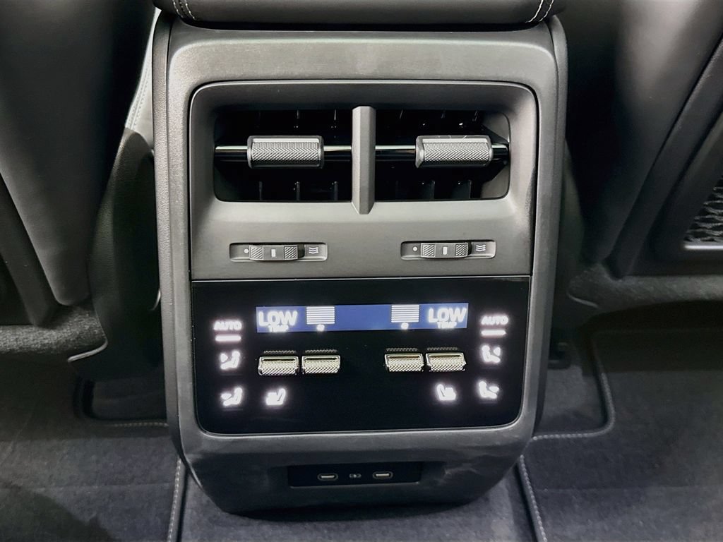 Certified 2025 Porsche Macan Turbo Electric AWD/4WD image 27