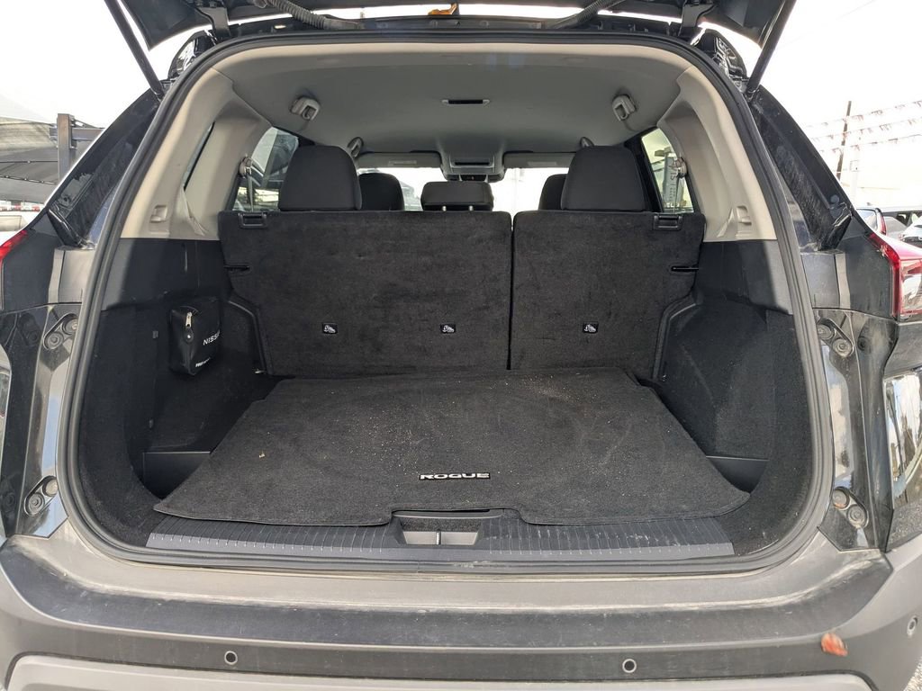 Used 2023 Nissan Rogue S image 23