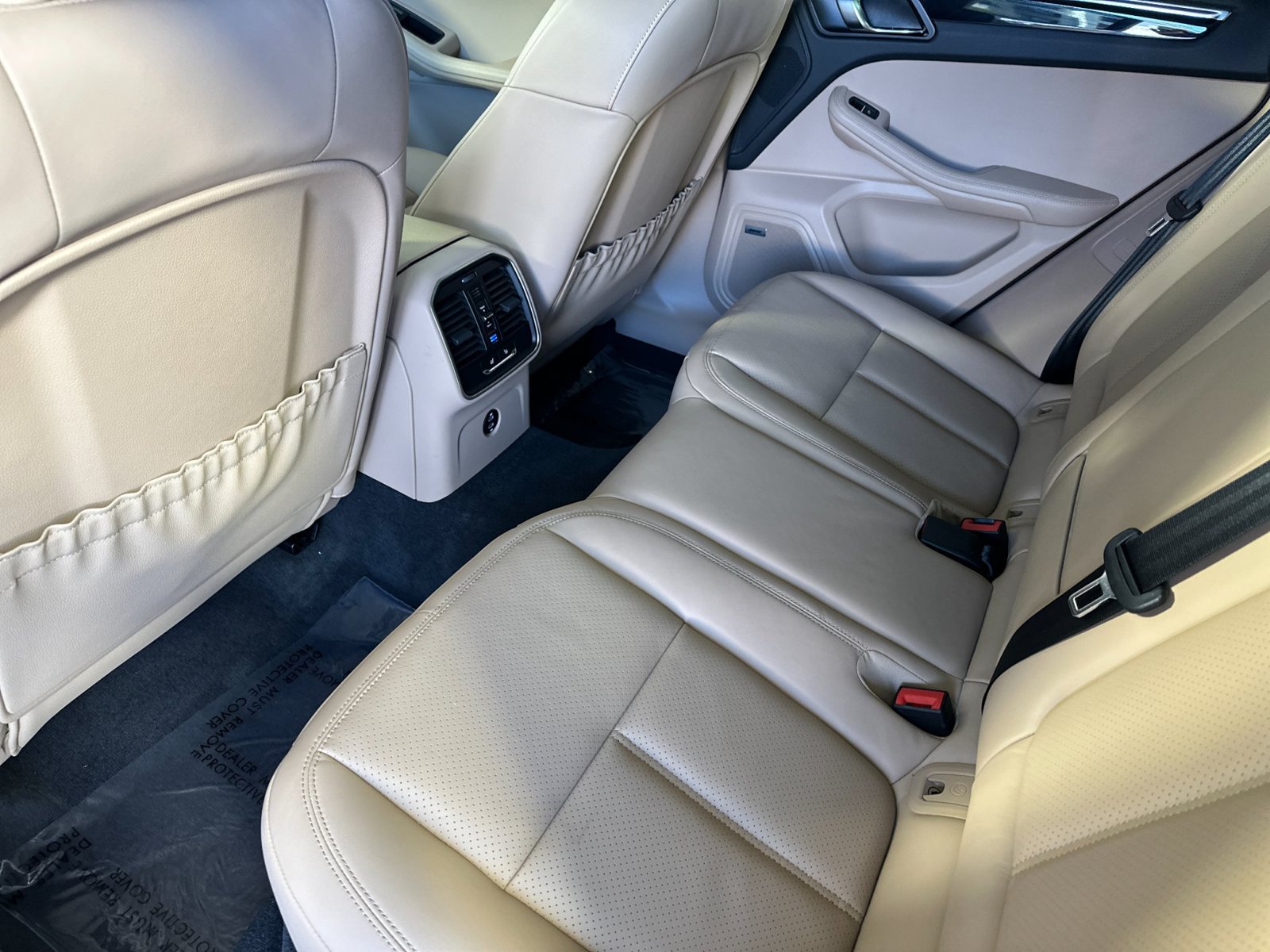 Certified 2026 Porsche Macan AWD/4WD image 14