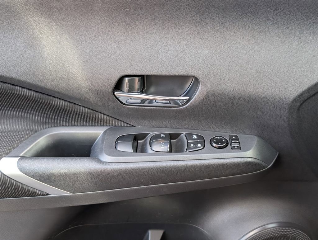 Used 2023 Nissan Kicks SV image 28