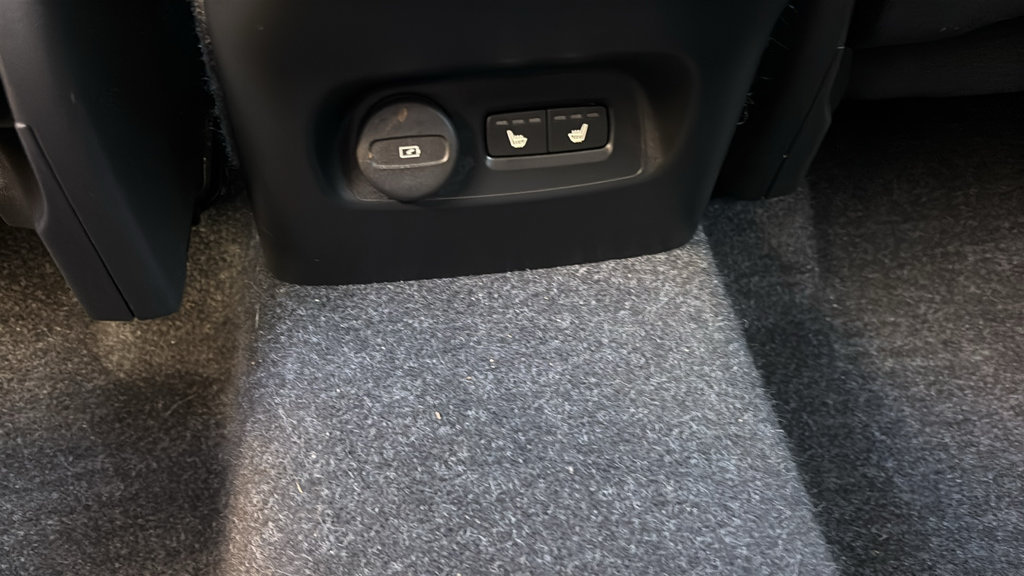 Certified 2026 Volvo XC40 B5 Plus AWD/4WD image 8