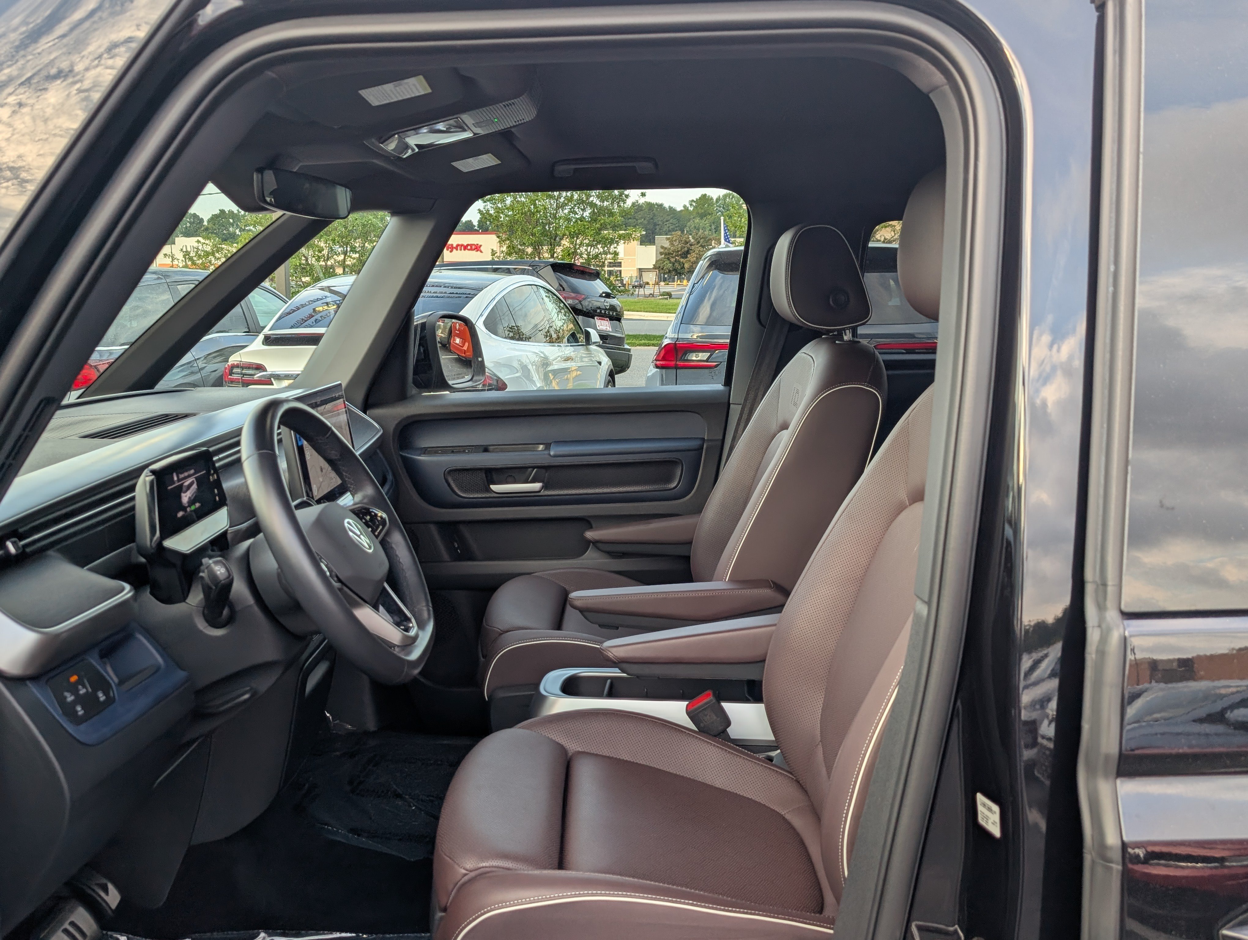 Used 2025 Volkswagen ID. Buzz Pro S Plus RWD image 17