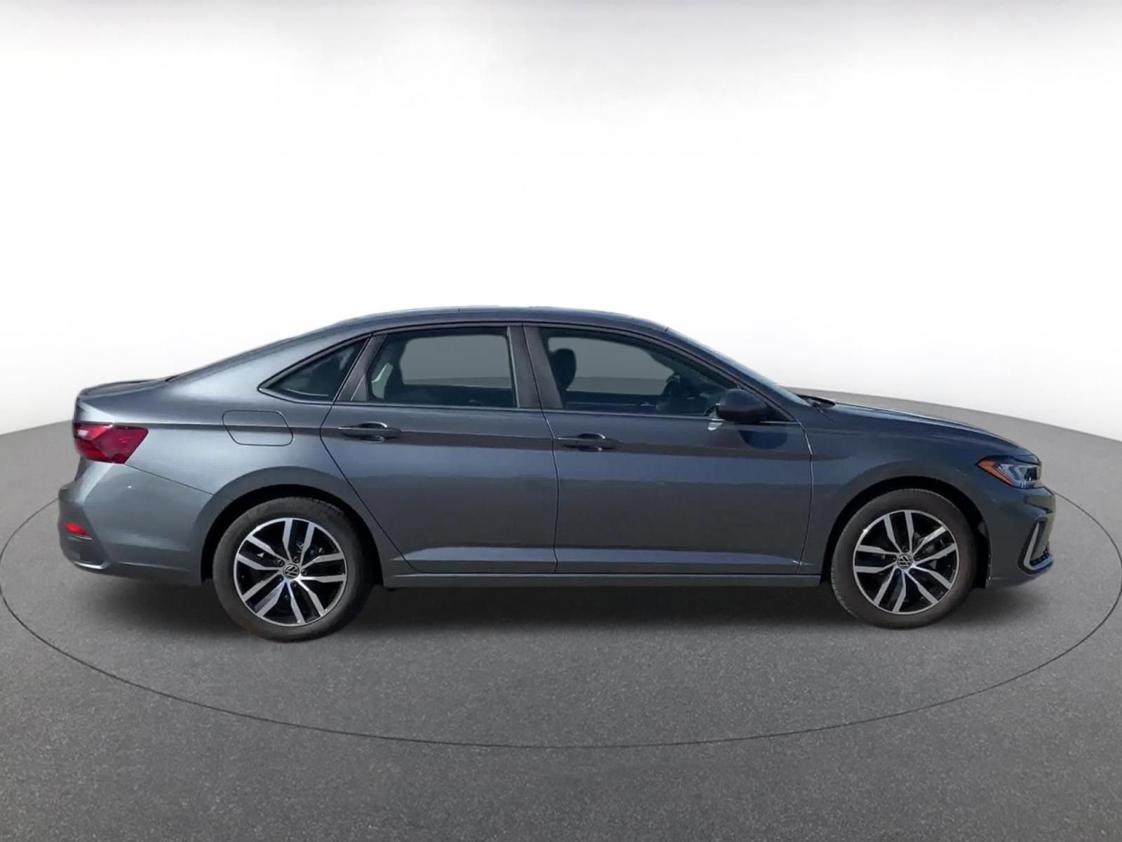 Used 2025 Volkswagen Jetta SE image 16
