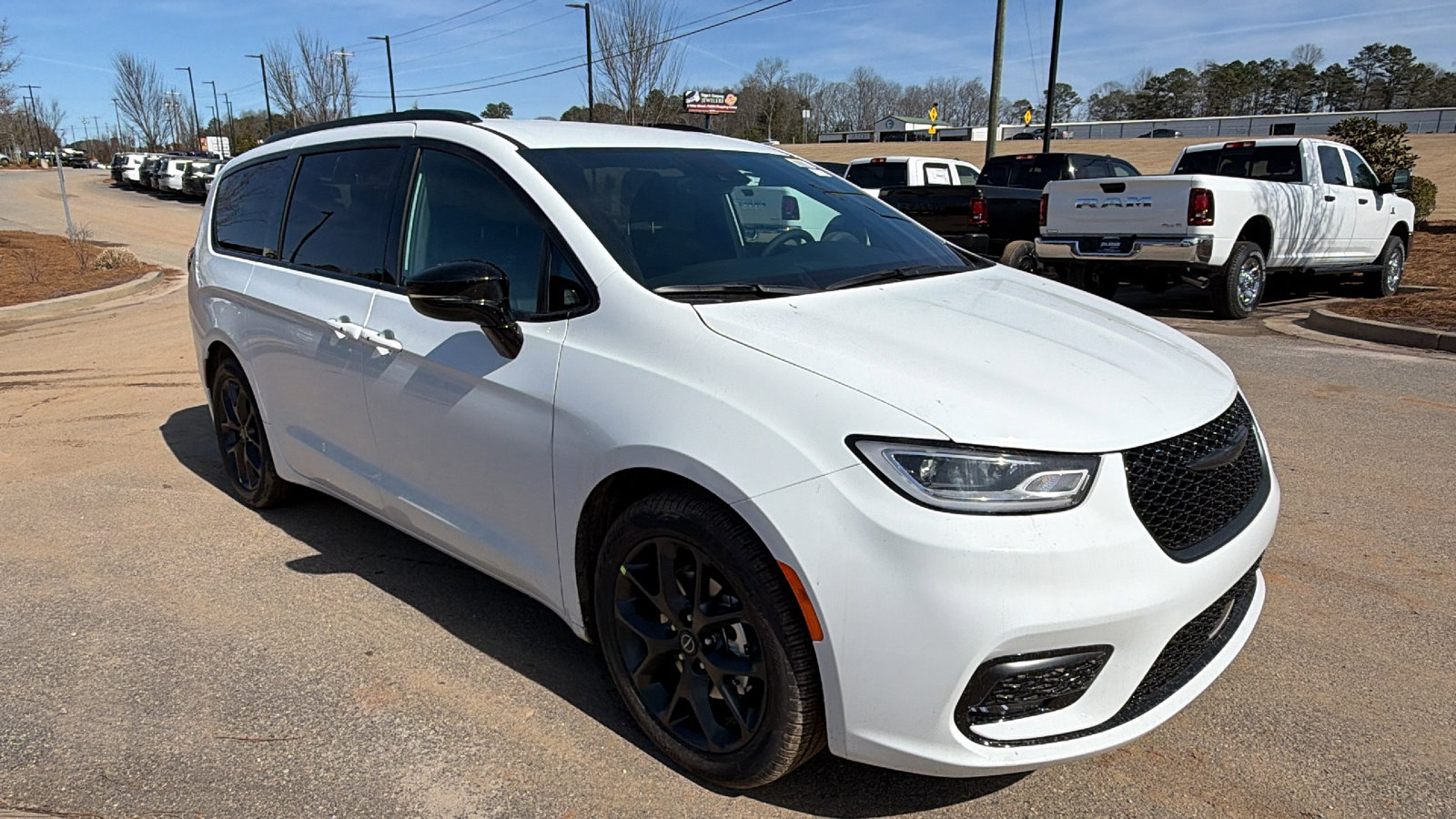 New 2026 Chrysler Pacifica Select image 5