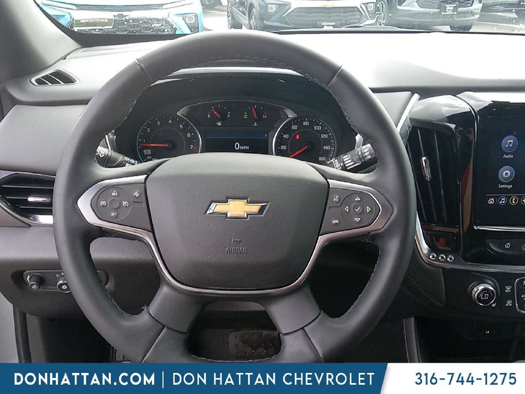 Used 2023 Chevrolet Traverse LT FWD image 2