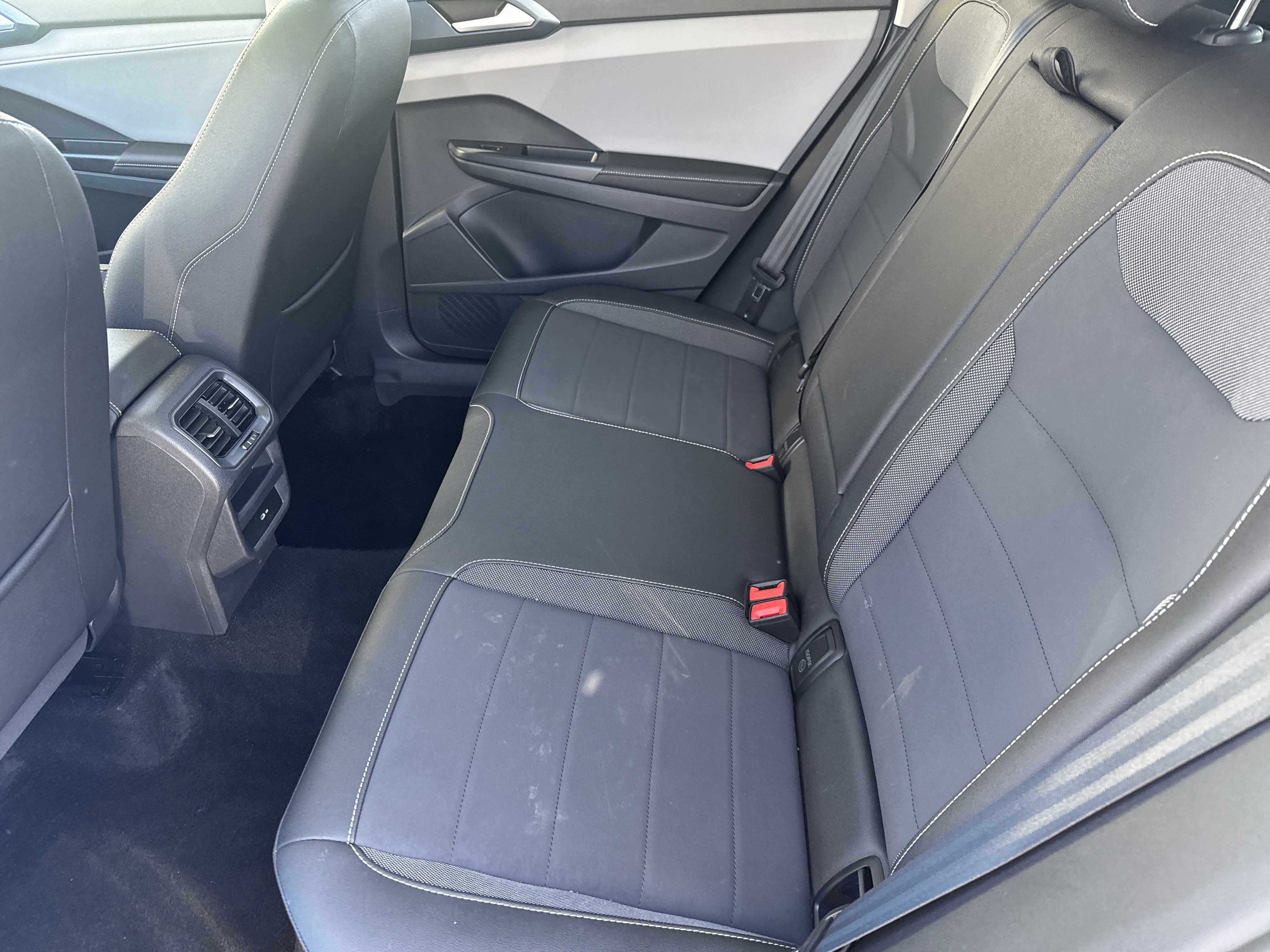 Certified 2024 Volkswagen Taos SE image 6