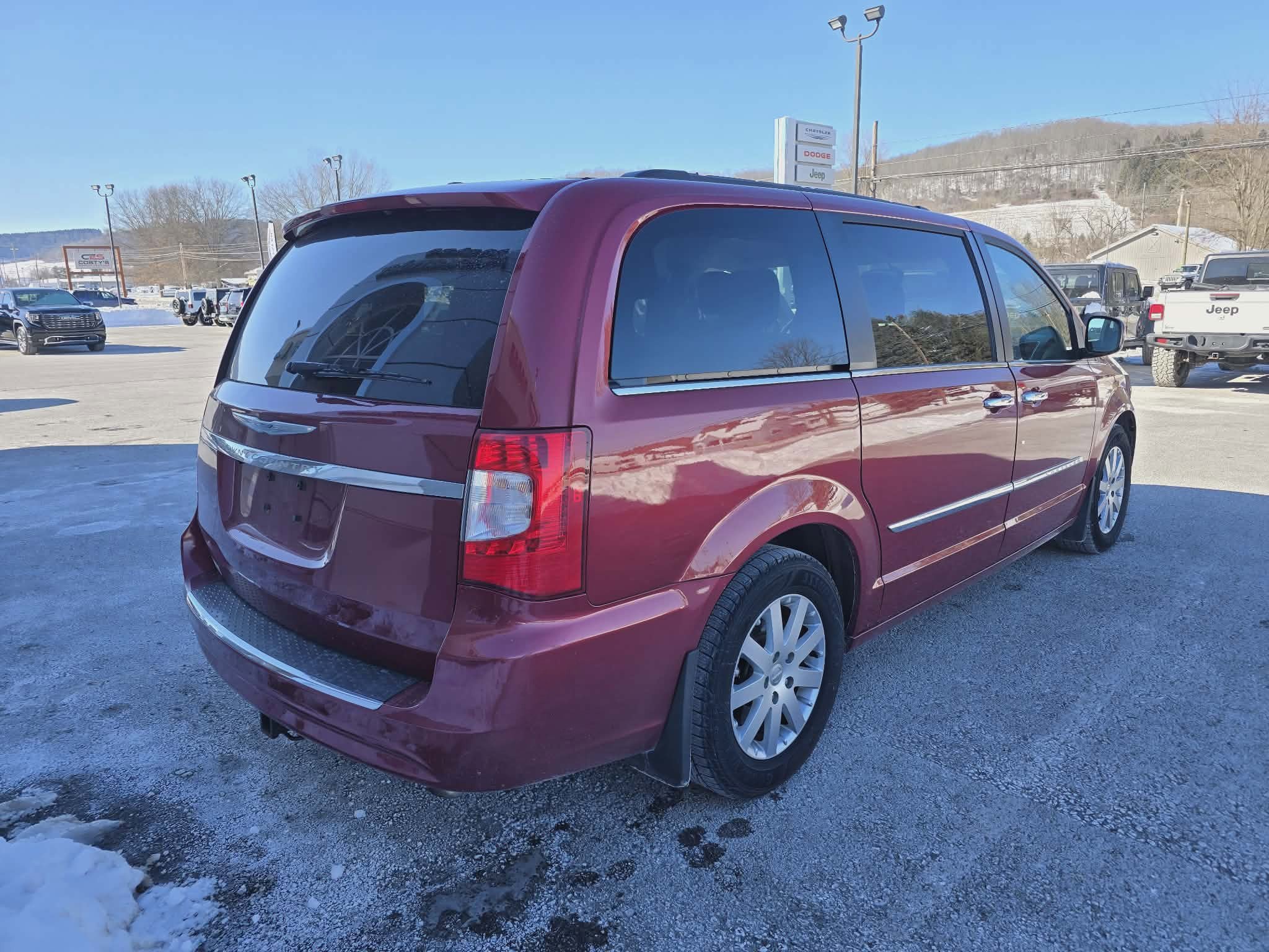Used 2015 Chrysler Town & Country Touring w/ Driver Convenience Group video 3