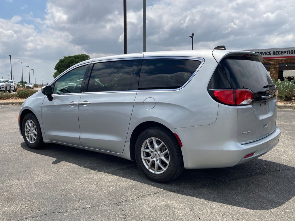 Used 2023 Chrysler Voyager LX image 7