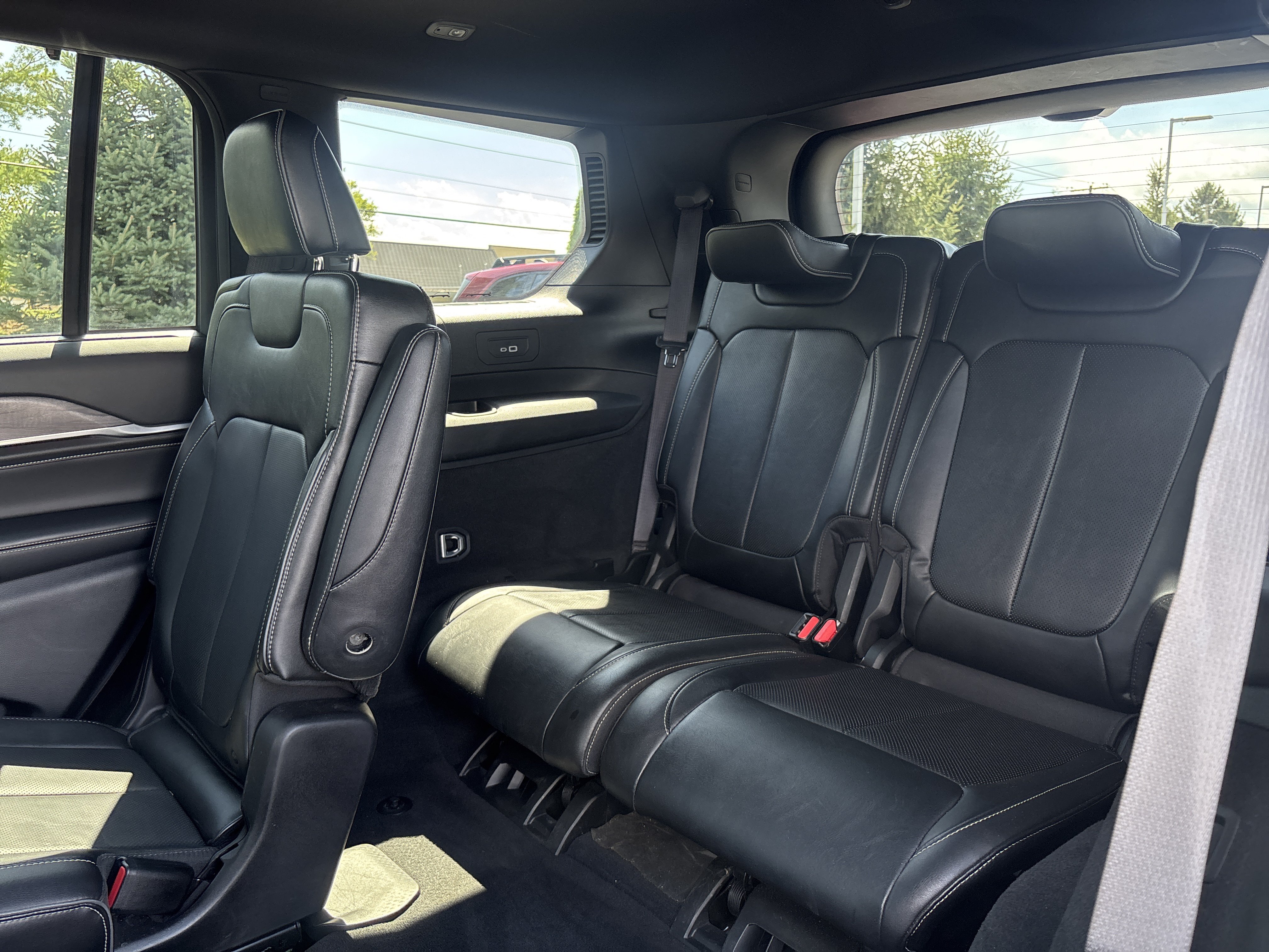 Used 2023 Jeep Grand Cherokee L Overland w/ Advanced Protech Group III AWD/4WD image 28