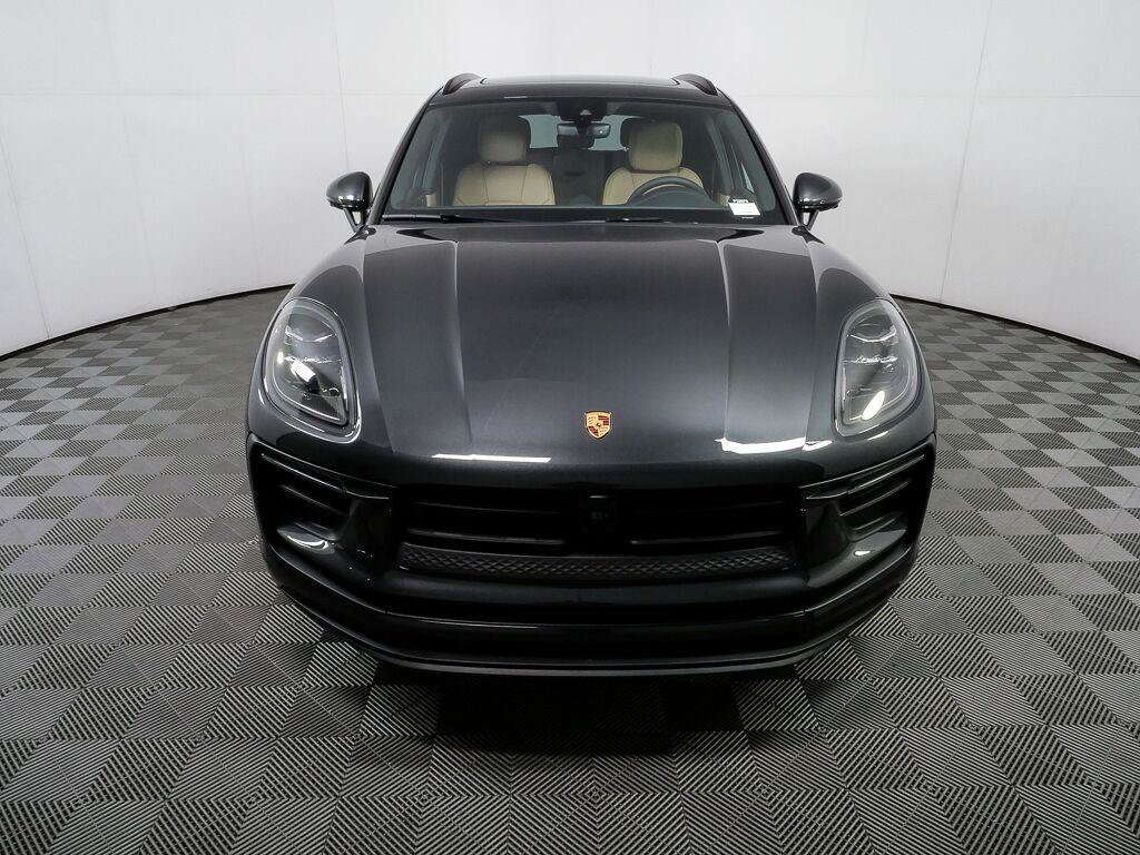 Certified 2026 Porsche Macan AWD/4WD image 35