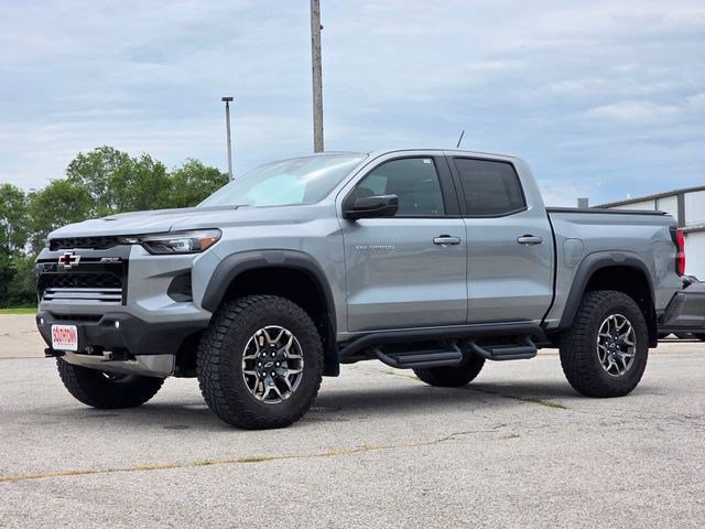 Used 2024 Chevrolet Colorado ZR2 w/ Technology Package AWD/4WD image 3